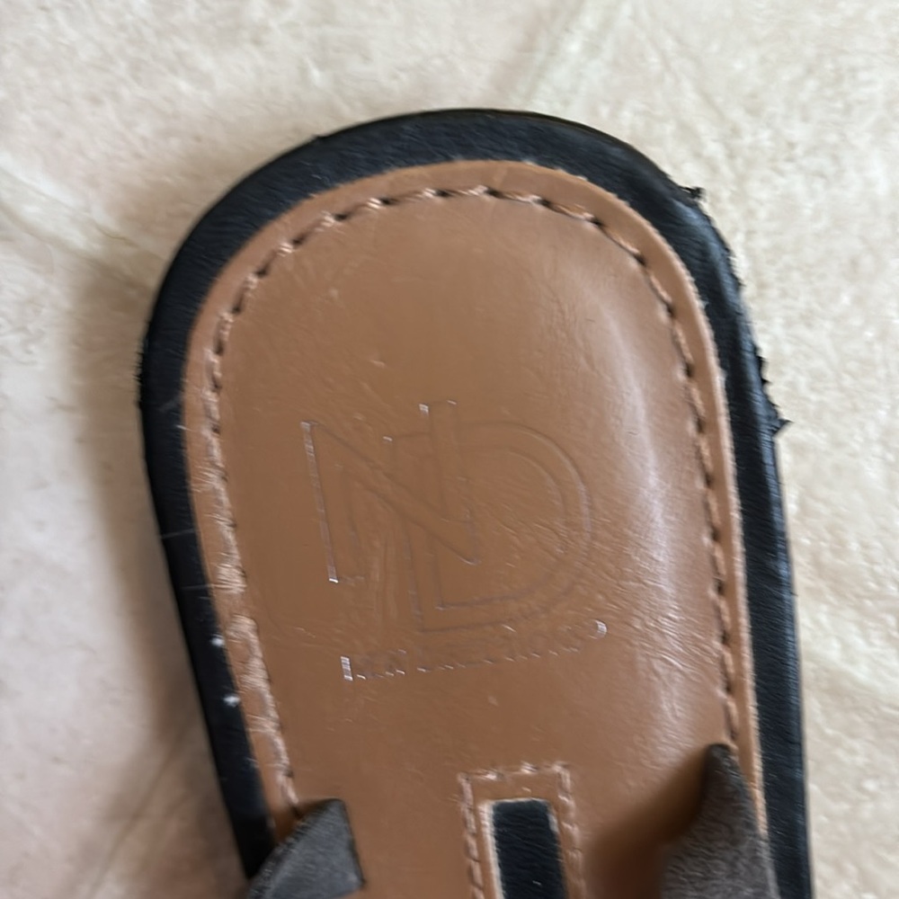 New Directions sandals - Picture 4 of 5